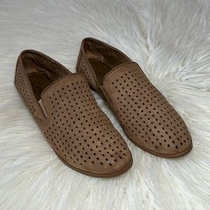 Carlos Santana tan, suede flats